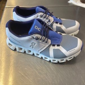 On Cloud shoes like new with out tags wore once for about and hour